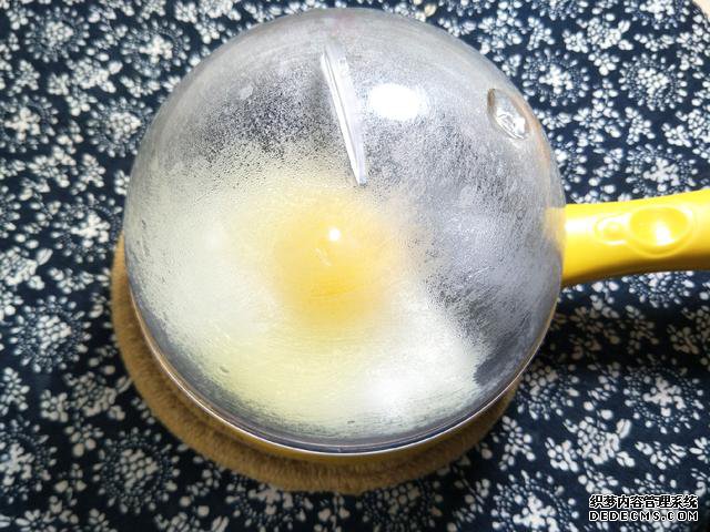 油煎荷包蛋,冷油下锅还是热油下锅?都错了,这样煎才正确