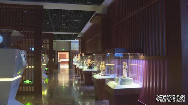 城市“微”旅游 | 呆萌可爱!智能机器人亮相石家庄市博物馆