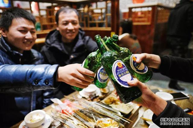 鹤岗房子卖出“白菜价”被曝出后,一堆漂泊的草根青年前来买房,他们能定居在此吗?