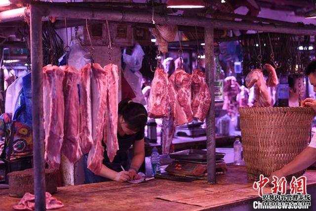 商务部：11月猪肉价格明显回落 将继续鼓励增加进口