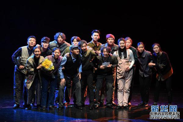 北京舞蹈学院演绎原创舞蹈诗《那些故事》