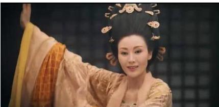 49岁李嘉欣复出,420亿遗产每月领200万,嫁入豪门是输还是赢?