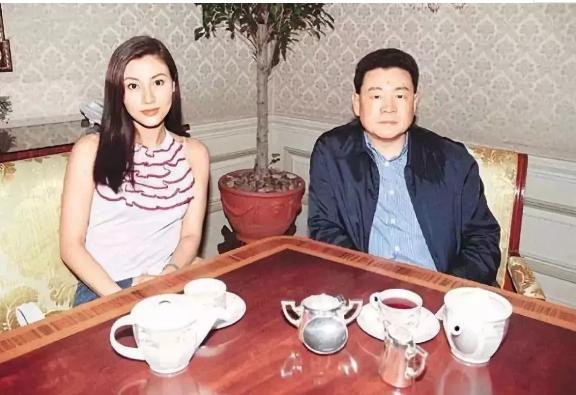 49岁李嘉欣复出,420亿遗产每月领200万,嫁入豪门是输还是赢?