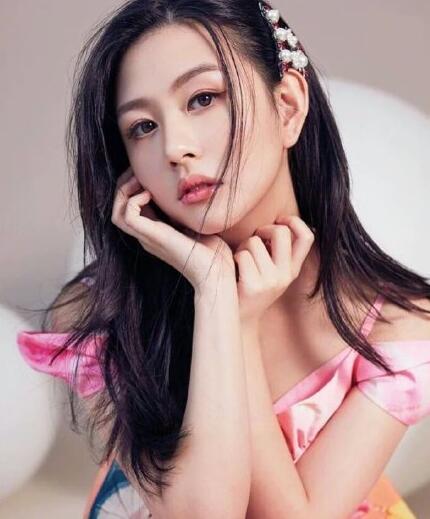 巴黎名媛舞会,李连杰利智之女站中间却完败,邱淑贞女儿出尽风头