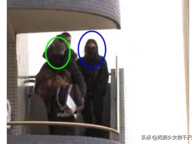 高以翔女友随机抵达台北机场 一袭黑衣墨镜口罩遮面相当憔悴