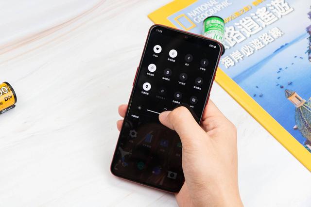 没法忍受信号差,最终我把iPhone换成一加手机,下面谈谈真实感受
