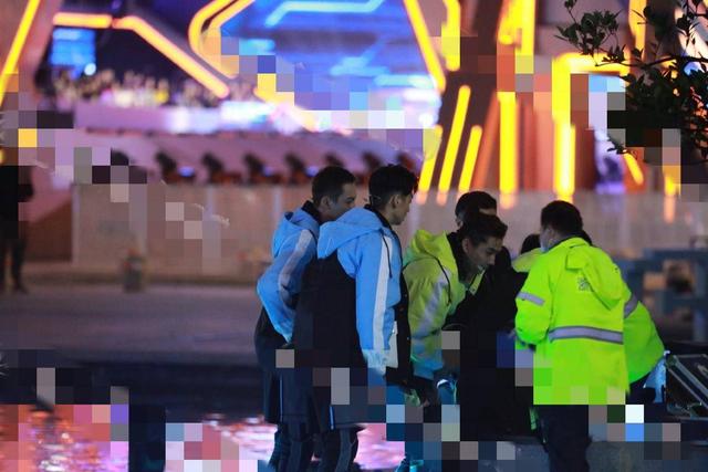 黄景瑜出席活动全程“黑脸”,面容暴瘦显憔悴,或受高以翔影响?