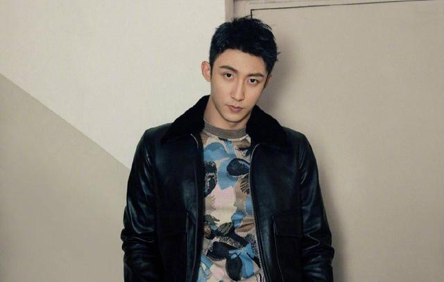 黄景瑜出席活动全程“黑脸”,面容暴瘦显憔悴,或受高以翔影响?