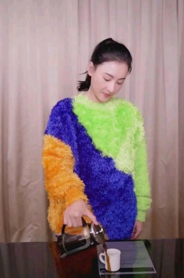 39岁张柏芝还原旧照,美人尖从小就出现,中学时期更是校花级容颜