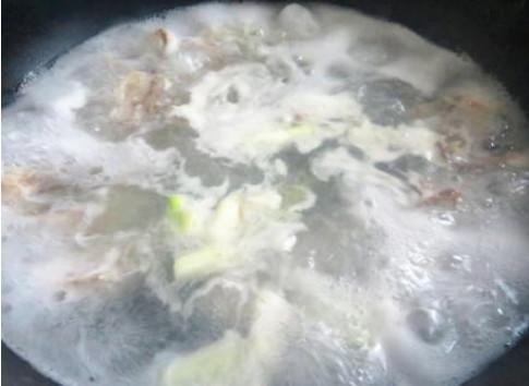 煮肉时,煮出的浮沫是精华还是脏东西,需要撇去吗?看完涨知识了