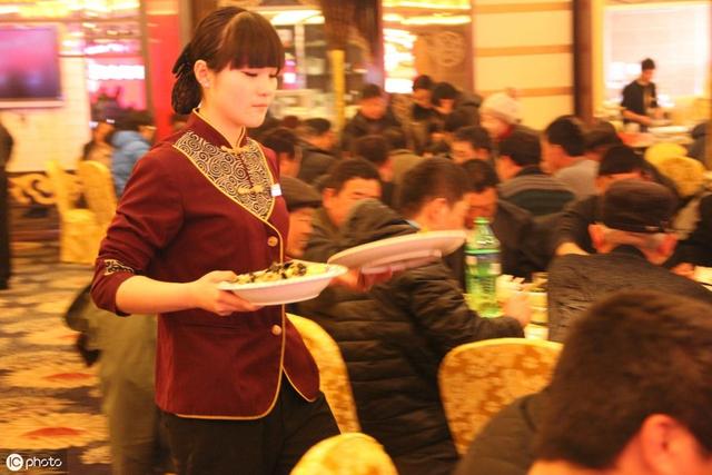 解密:饭店厨房的水龙头为什么一直不关?别急着骂浪费,看看这些