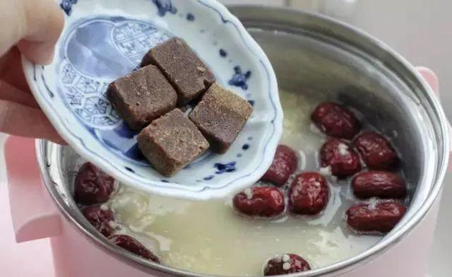 冬日暖胃煮小米粥放3种配料|健脾安神