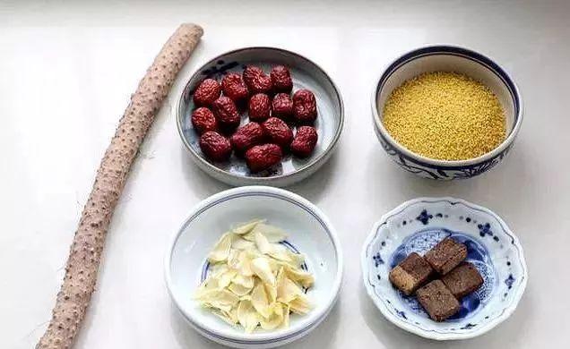 冬日暖胃煮小米粥放3种配料|健脾安神