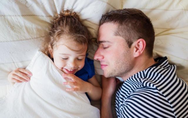 孩子睡前做哪些事，会变得越来越聪明？