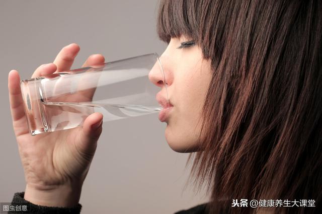早起喉咙有痰,咳不出咽不下?不妨试试以下几个办法,加快祛痰