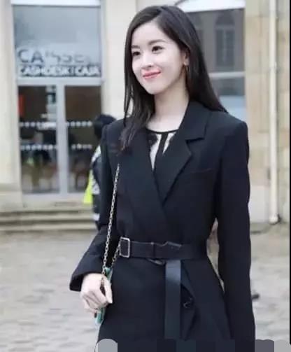 王思聪直言章泽天不长脑子,惹怒刘强东,称:要你还钱咋就怂了?