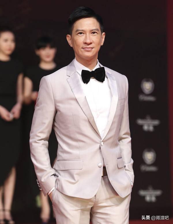 因服务员上错菜,才有了TVB当红花旦下嫁穷小子的故事