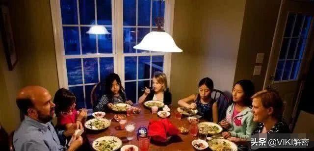 走进美国人家庭：看看他们一日三餐吃些啥，中国游客：真的吃不惯