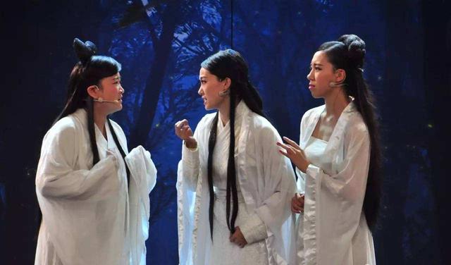 杨幂宿舍4人,走红了3人,杨幂:不是不想带,实在带不动