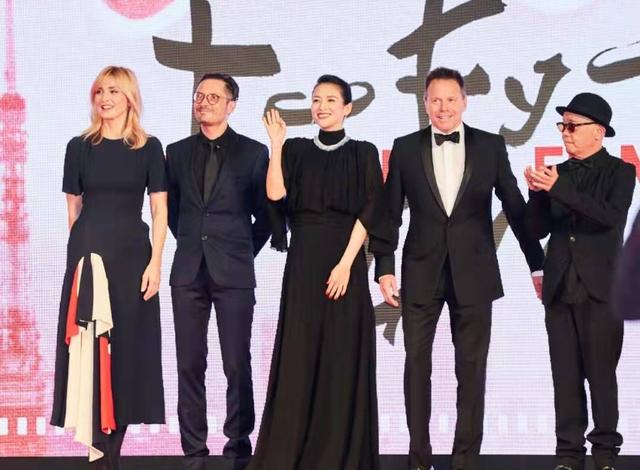 网曝章子怡二胎怀儿子?家人陪同去美国待产,汪峰现身美国赌场