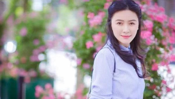 她在事业巅峰意外怀孕,不知孩子生父是谁女儿长相暴露生父基因