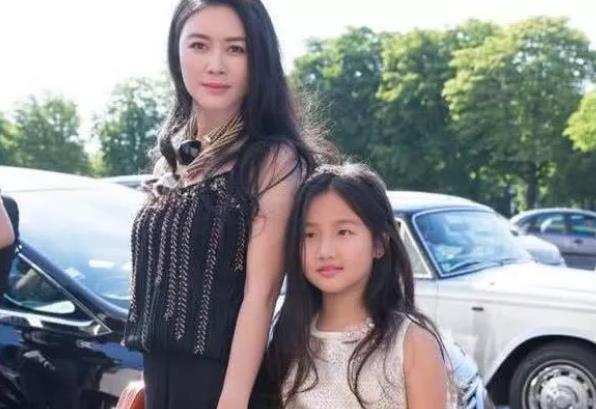 她在事业巅峰意外怀孕,不知孩子生父是谁女儿长相暴露生父基因