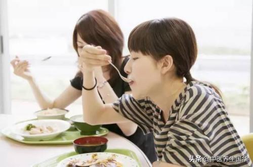 吃饭要吃七分饱,中医:3个方法让你养成吃饭七分饱的习惯