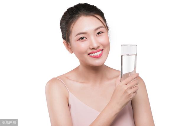 烧开的自来水和桶装水哪个更健康?看看这个答案