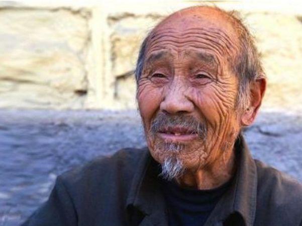 50岁以后的“老人臭”,遭人嫌弃?牢记5妙招,轻松解决