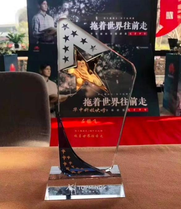 一毕业就年薪200万,阿里、腾讯都抢着要,90后左鹏飞为何这么牛