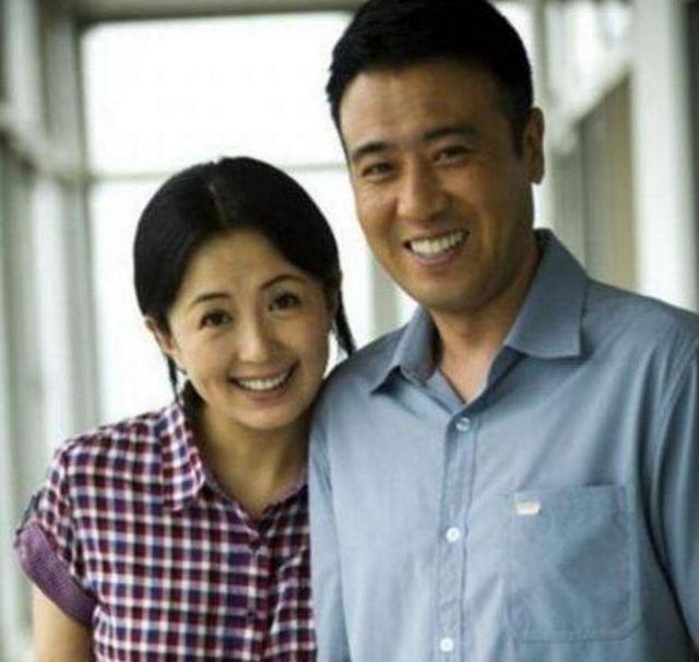 48岁于和伟妻子身份曝光,原来大家都认识,难怪资源好