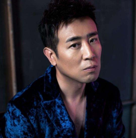 48岁于和伟妻子身份曝光,原来大家都认识,难怪资源好