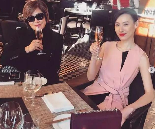 贵妇梁洛施人生赢家!为李嘉诚添3个孙子,虽分手却拿抚养费到手软