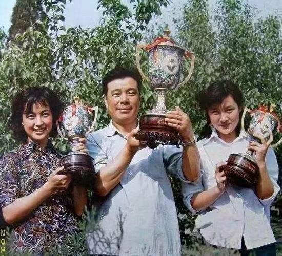 娱乐圈"最早"塑料姐妹花鼻祖,比起杨幂和baby,可精彩太多了