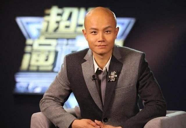 44岁乐嘉近况,沦落街头商演无人问津,曾在节目现场醉酒失控