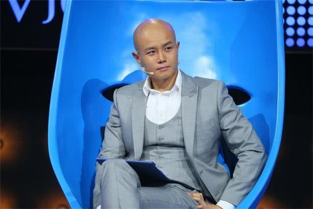 44岁乐嘉近况,沦落街头商演无人问津,曾在节目现场醉酒失控