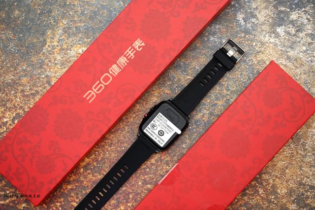小米华为都没有的功能,360健康手表行,血压测量与老人通行