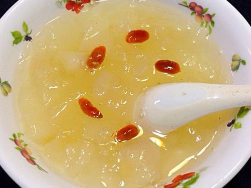 冬天经常咳嗽,应该如何养肺?除了不吸烟以外,2种办法也很好
