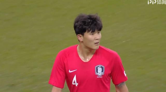 0-1!中国男足又输了:后场传控沦为笑话,失误不断