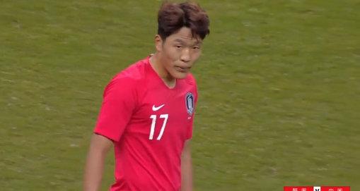 0-1!中国男足又输了:后场传控沦为笑话,失误不断