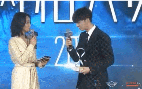周一围立“神秘人设”,结果更不神秘了……?