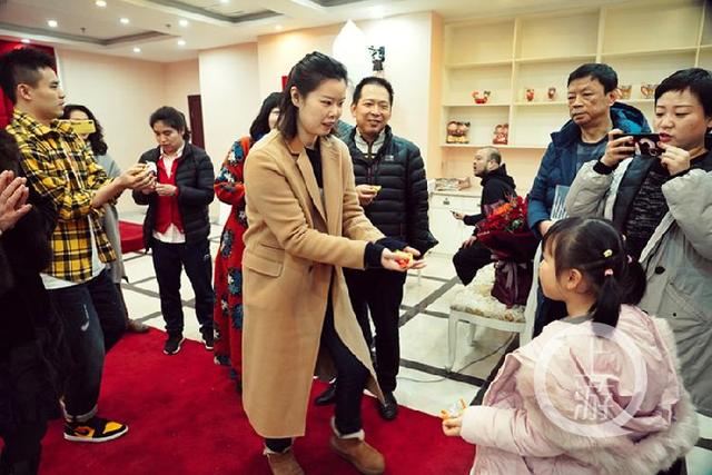 祝福!羽毛球奥运冠军李雪芮回渝领取结婚证