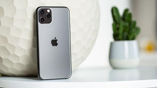 iPhone11Pro“真酸”!手握七千元,网友:再等等