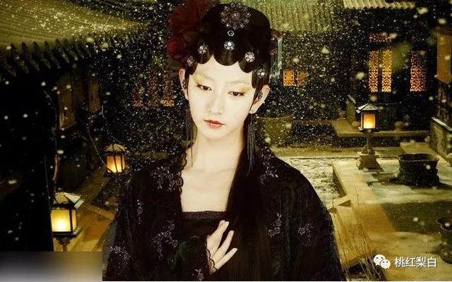 大火靠命!杨幂李沁蒋梦婕10年沉浮,谁能爬出新红楼的坑?
