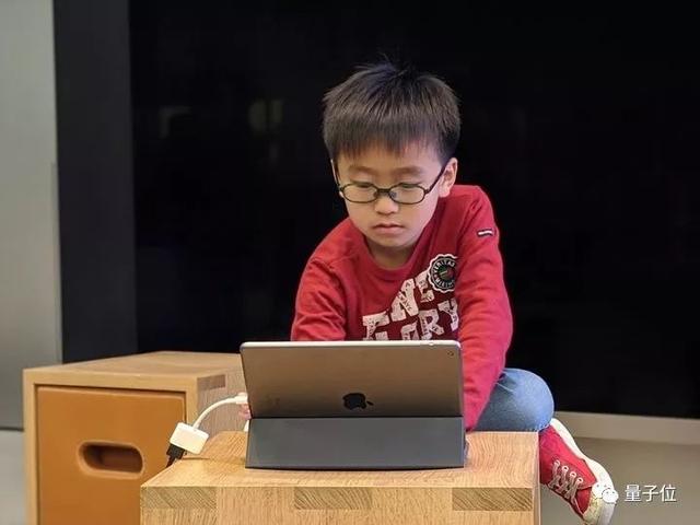 8岁上海小学生B站教编程惊动苹果,库克亲送生日祝福