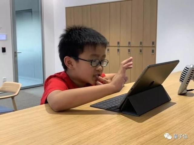 8岁上海小学生B站教编程惊动苹果,库克亲送生日祝福