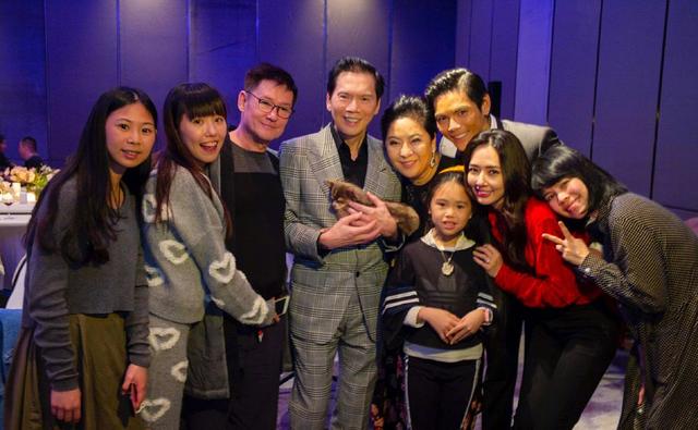 向华强生日与去年盛况差太多,有儿媳为他庆生,小儿子永远没姓名