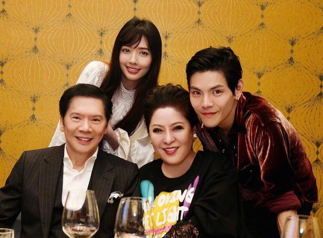 向华强生日与去年盛况差太多,有儿媳为他庆生,小儿子永远没姓名