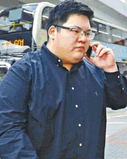 向华强生日与去年盛况差太多,有儿媳为他庆生,小儿子永远没姓名