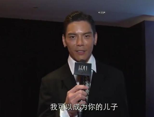 向华强生日与去年盛况差太多,有儿媳为他庆生,小儿子永远没姓名